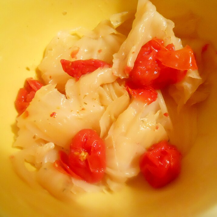 ルクルーゼで☆キャベツとトマト　シンプルに蒸し煮